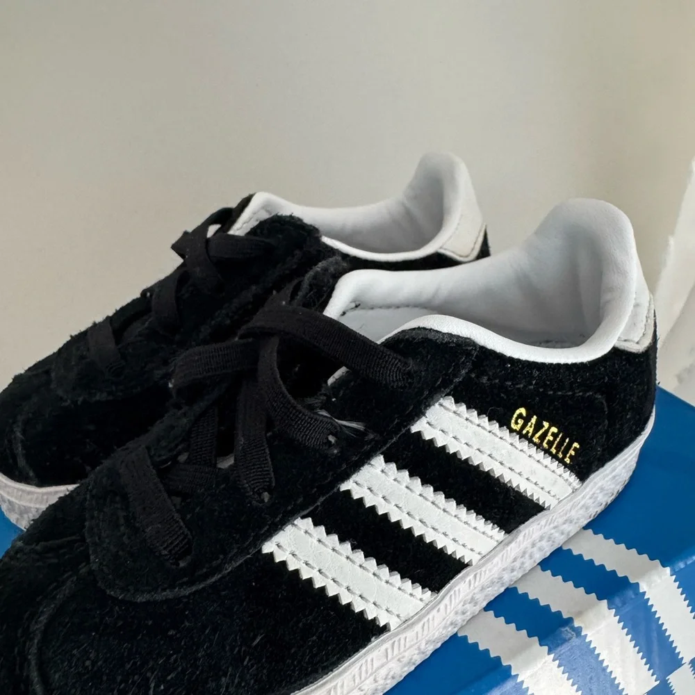 Toddler Adidas Gazelle 🖤 - Picture 7 of 9